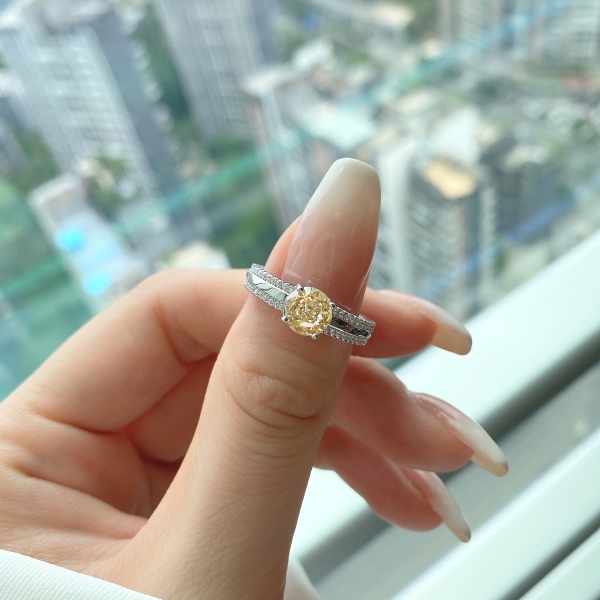 925 Sterling Silver 8A Cubic Zirconia Ring - Image 4