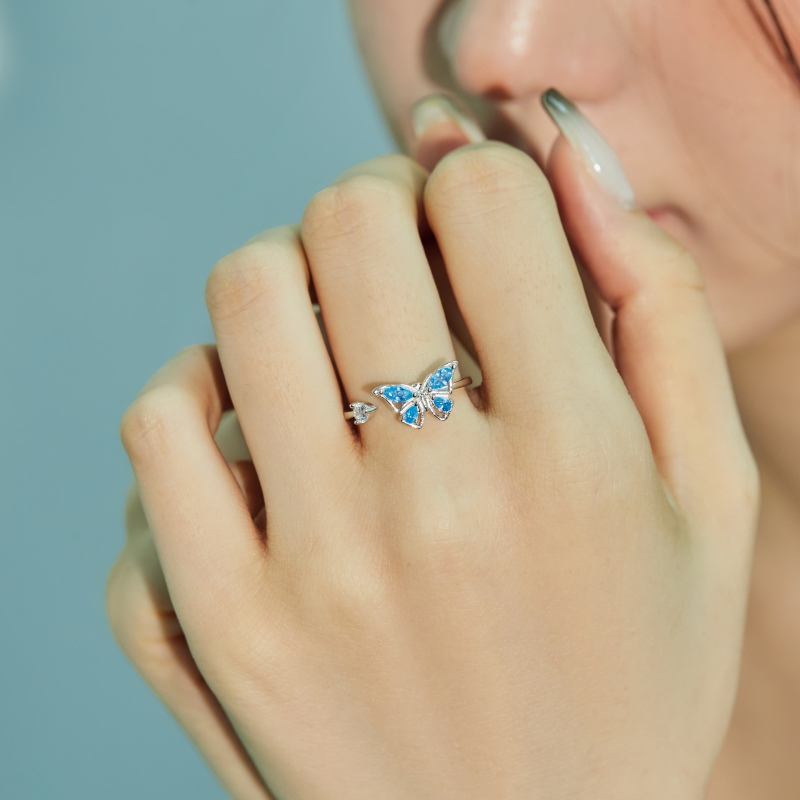 925 Sterling Silver Cubic Zirconia Pear Cut Ring - Image 3