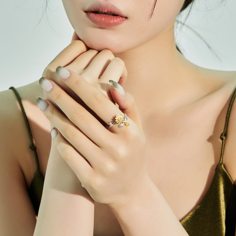 925 Sterling Silver Cubic Zirconia Pear Cut Ring - Image 2