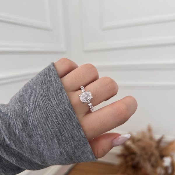 925 Sterling Silver White Zirconia Ring