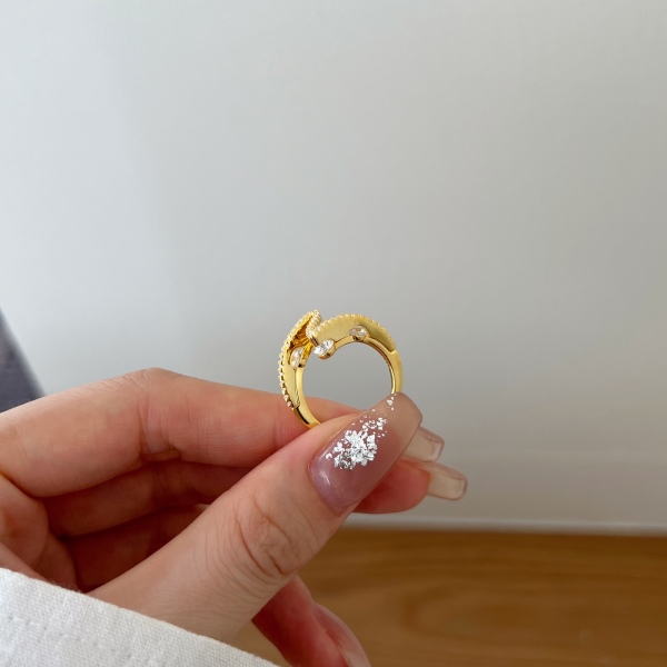 925 Sterling Silver 18K Gold Plated Cubic Zirconia Ring - Image 4