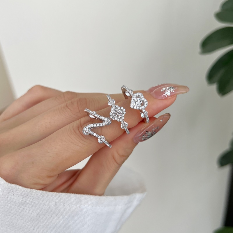 925 Sterling Silver White Cubic Zirconia Ring